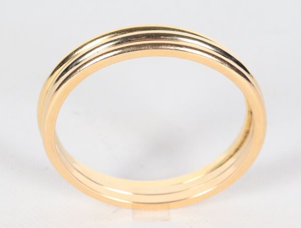 Bracciale in oro giallo 18kt, formato da tre cerchi uniti. Peso gr. 60,5