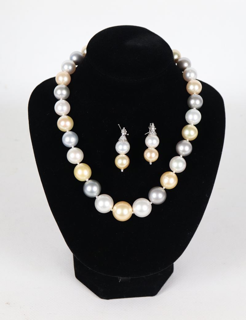 Demi parure di perle South Sea bianche, grigie e golden, composta da collana girocollo con perle ...