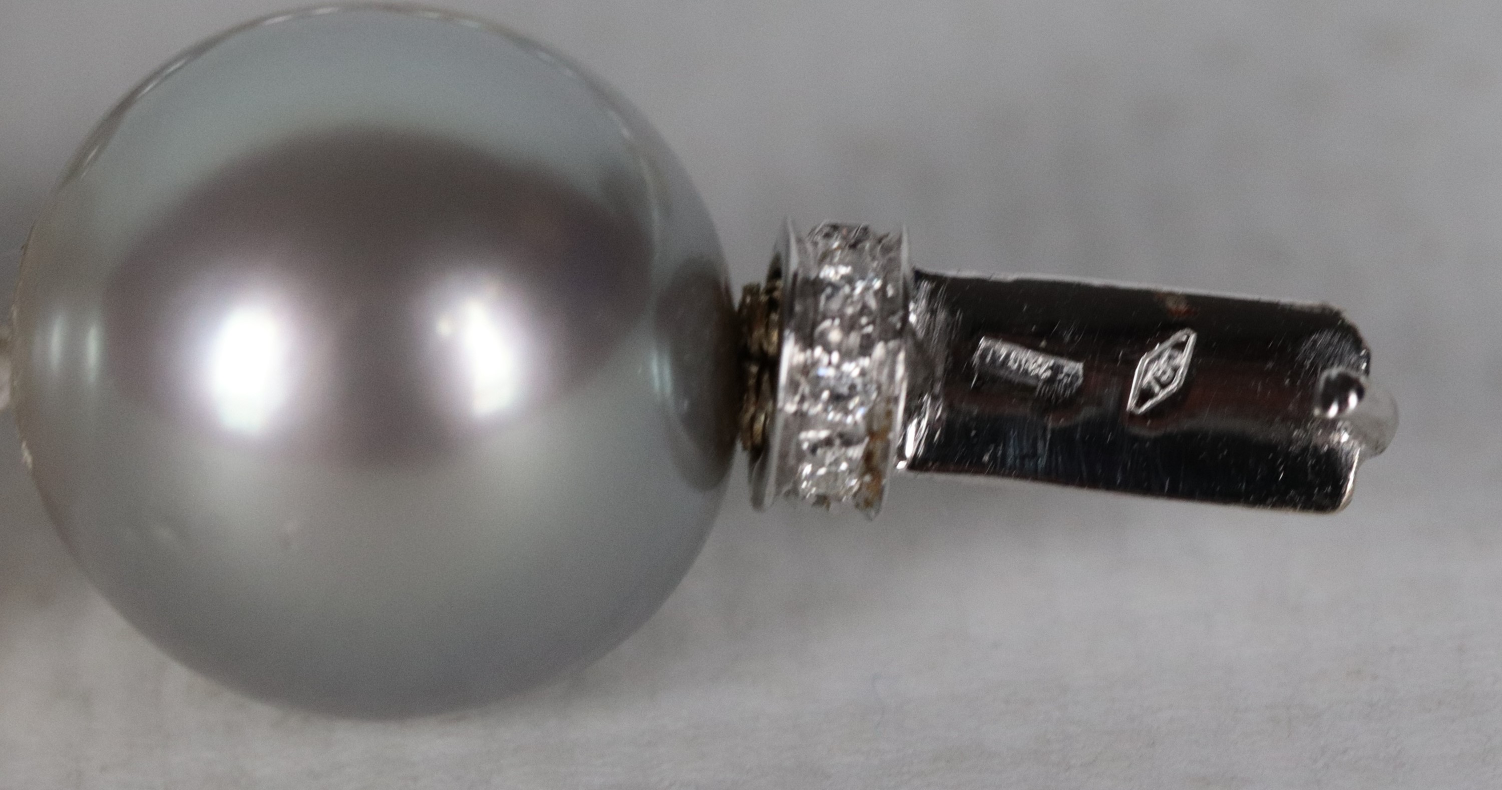 Demi parure di perle South Sea bianche, grigie e golden, composta da collana girocollo con perle ...