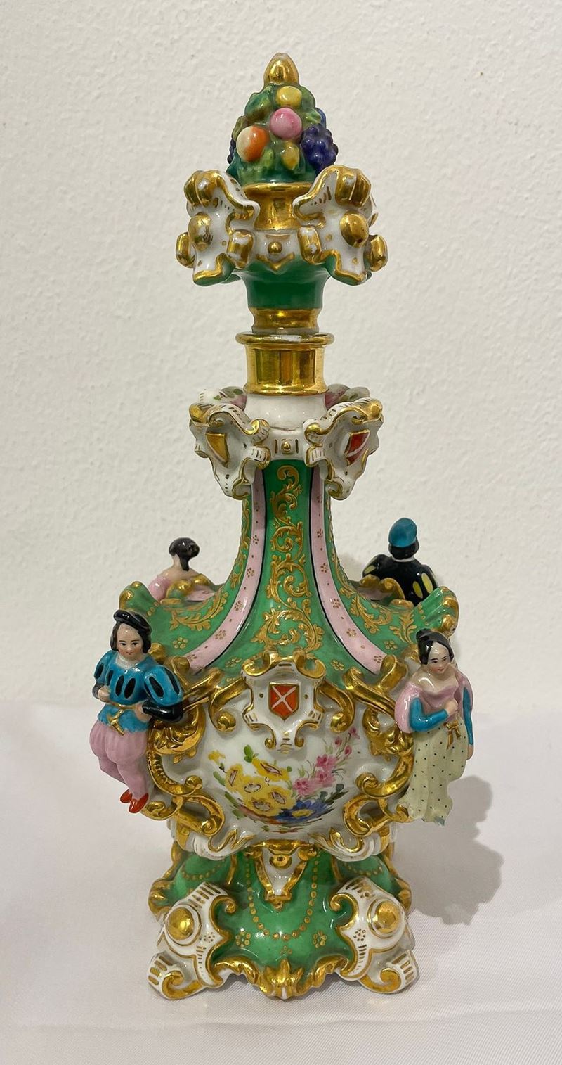 Antica bottiglia francese in porcellana policroma e smaltata