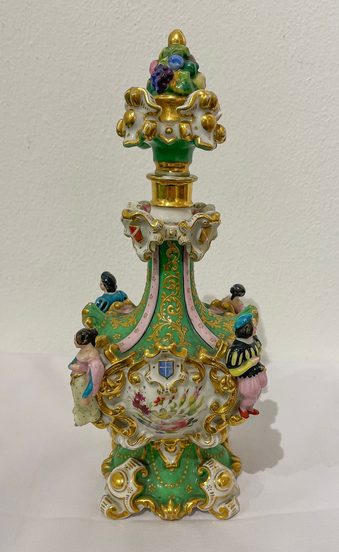 Antica bottiglia francese in porcellana policroma e smaltata