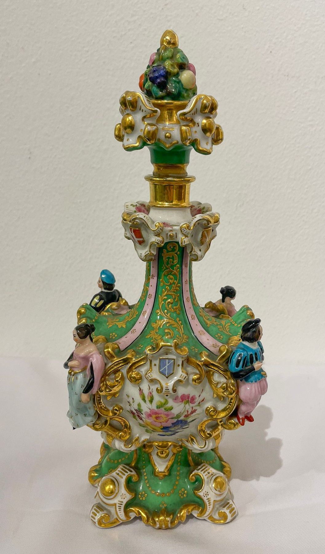 Antica bottiglia francese in porcellana policroma e smaltata