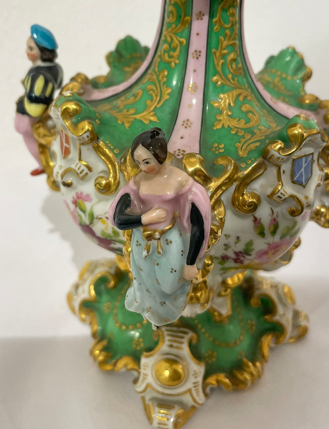 Antica bottiglia francese in porcellana policroma e smaltata