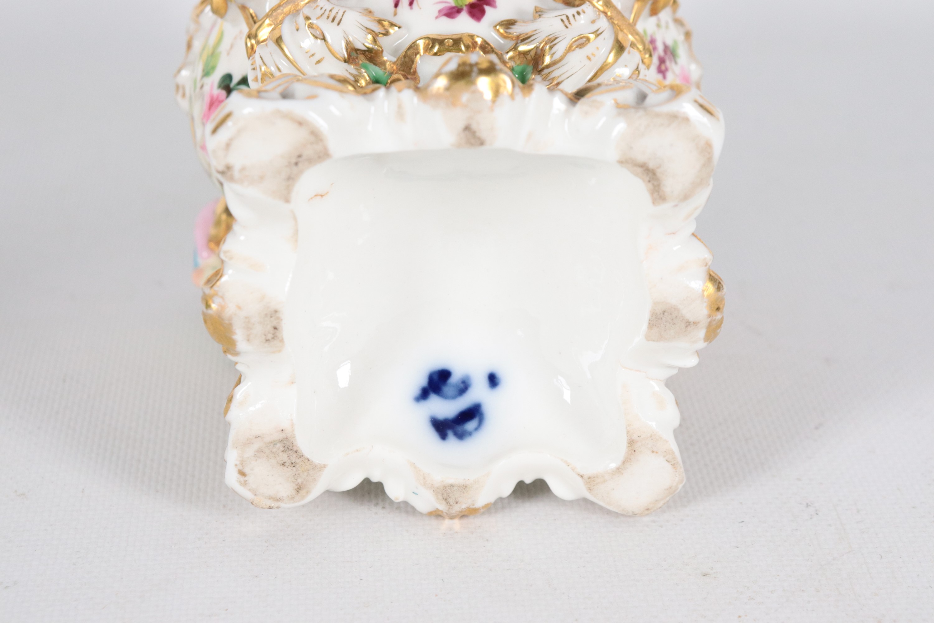 Antica bottiglia francese in porcellana policroma e smaltata