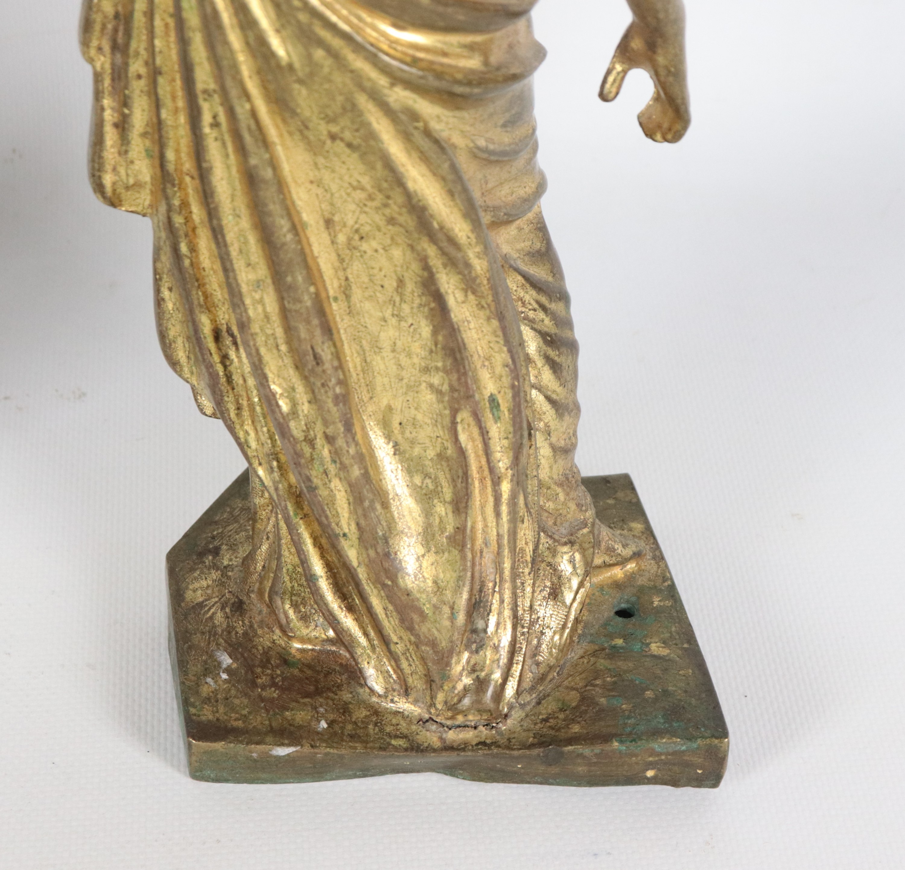 "Allegorie dell'Antica Roma", coppia di antiche sculture romane in bronzo dorato, sbalzato e cese...