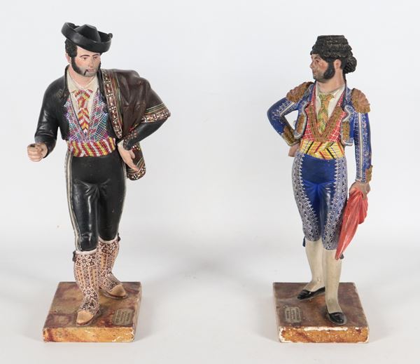 José Cubero Gabardòn - Marcate dallo scultore su etichette originali. "Matador e Bandolero", coppia di piccole sculture in terracotta dipinta a freddo