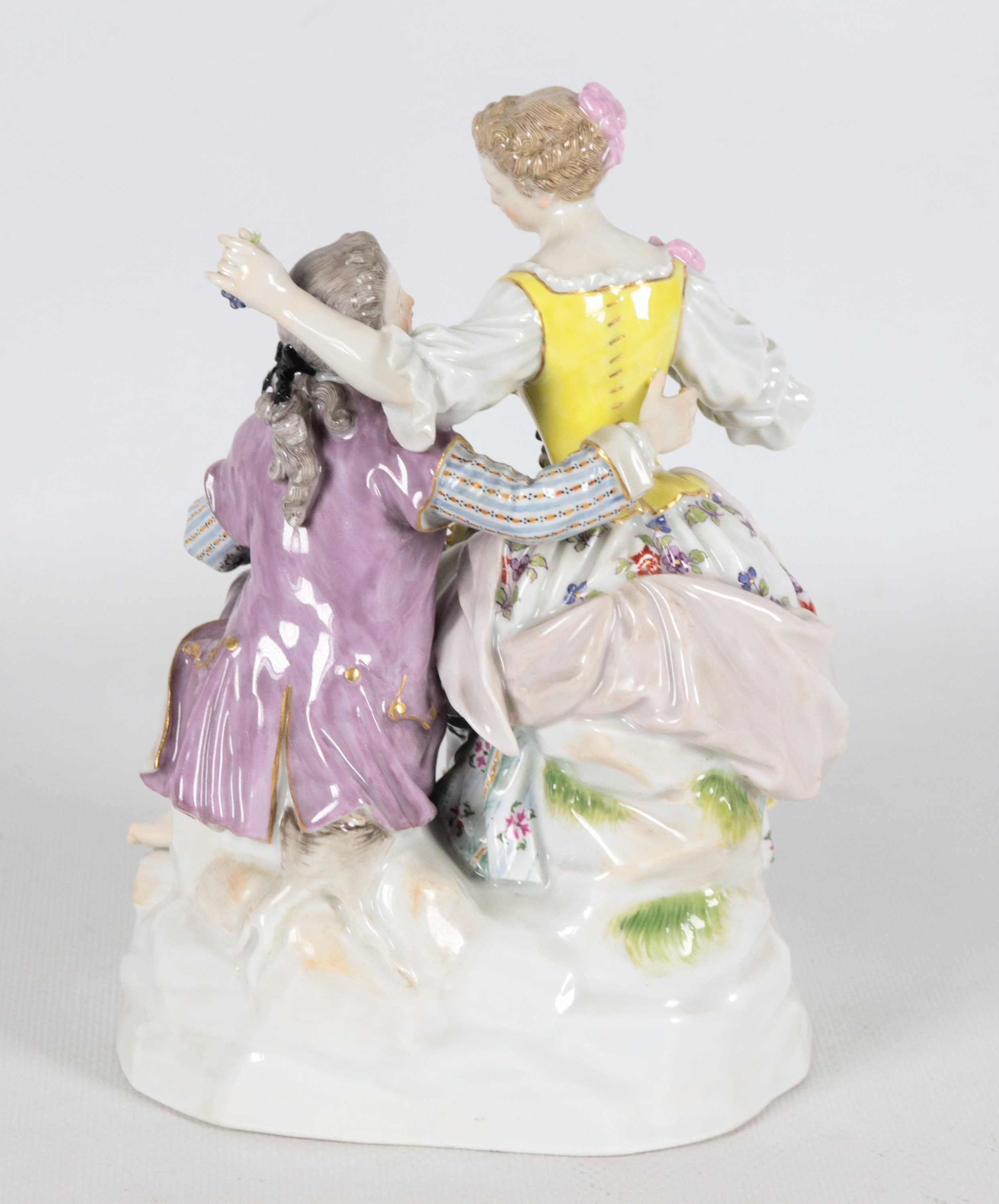 "Scena galante", antico piccolo gruppo in porcellana policroma Meissen