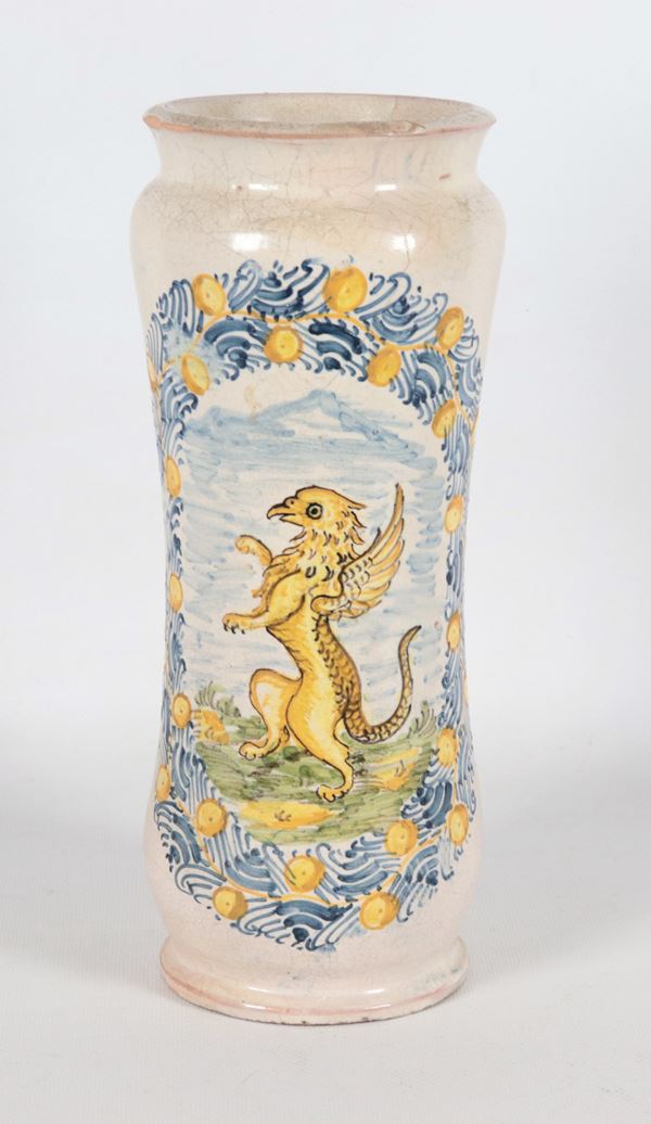 Antico albarello in maiolica napoletana, con decorazioni policrome di intrecci floreali e figura di grifo al centro