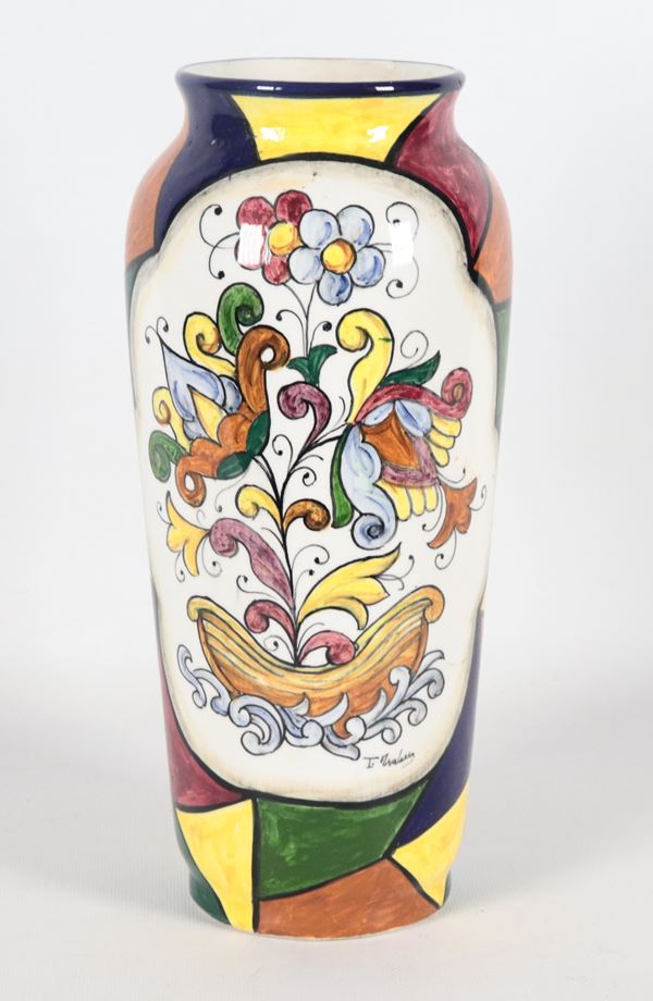 Vaso in ceramica lustrata, con decori dipinti a mano a motivi geometrici e vegetali. Marcato Ceramiche Boni Firenze