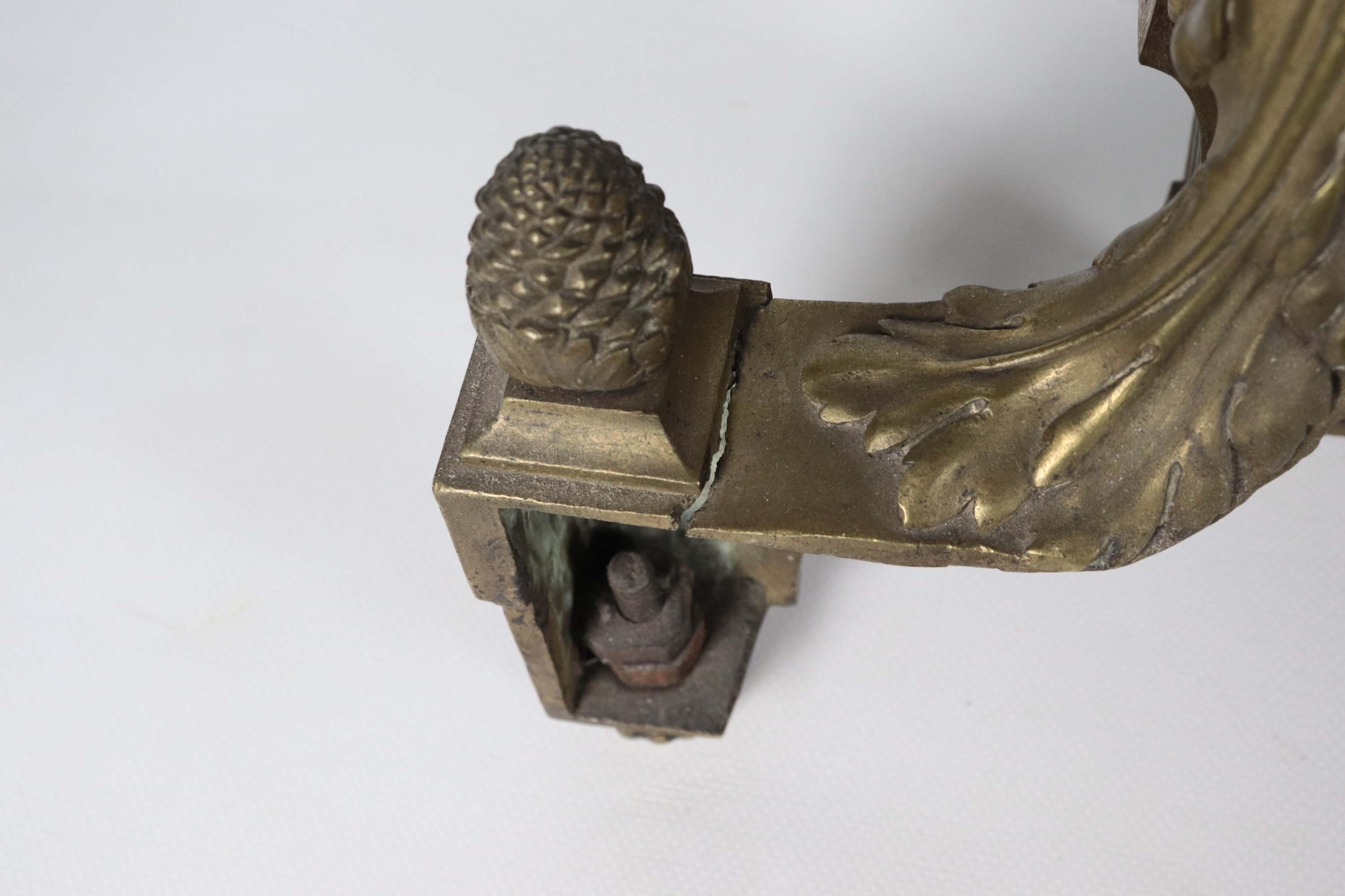 "Leoni", coppia di antichi alari francesi Impero in bronzo dorato, sbalzato e cesellato