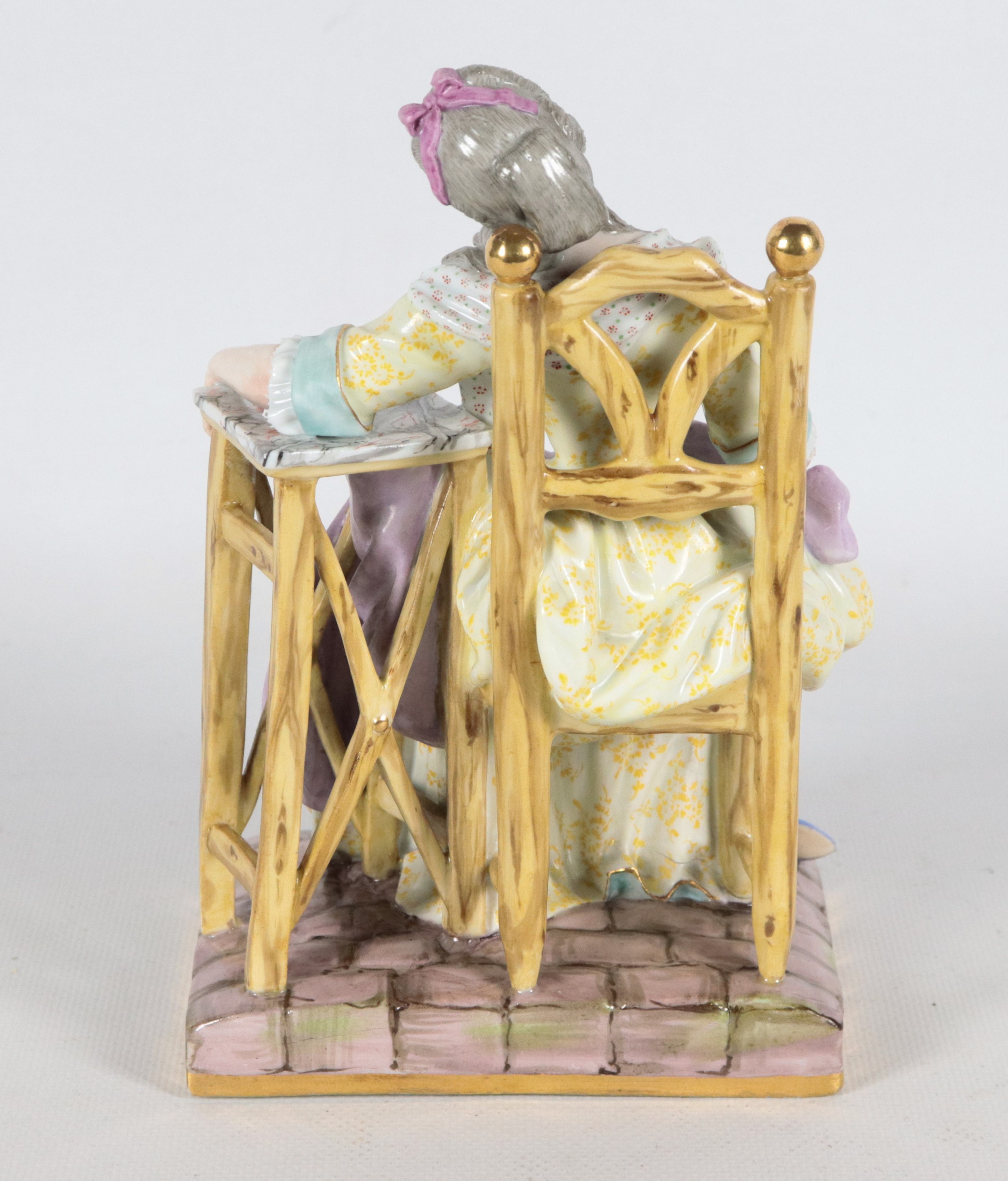 "Il riposo della dama", scultura in porcellana policroma Meissen