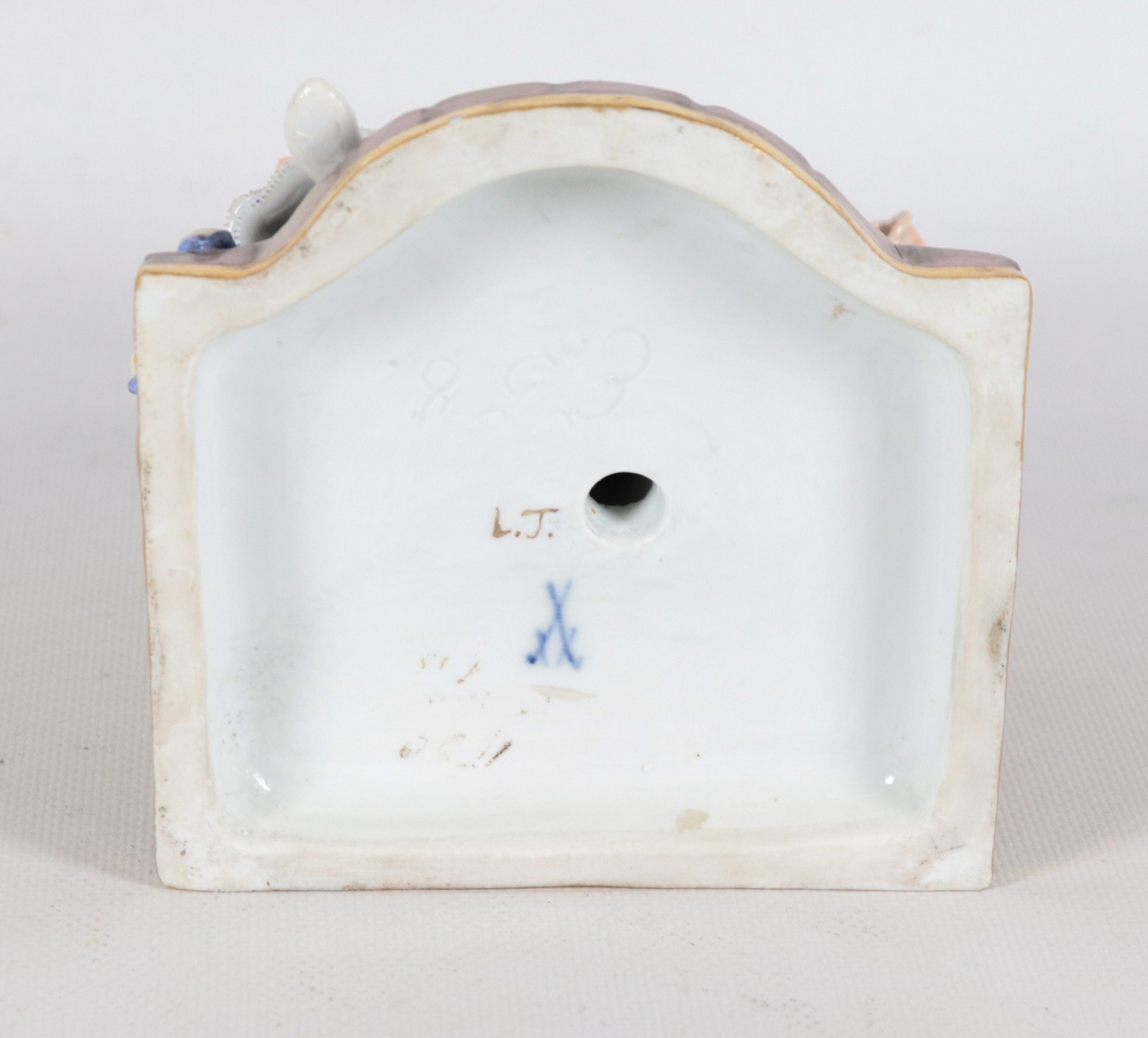 "Il riposo della dama", scultura in porcellana policroma Meissen