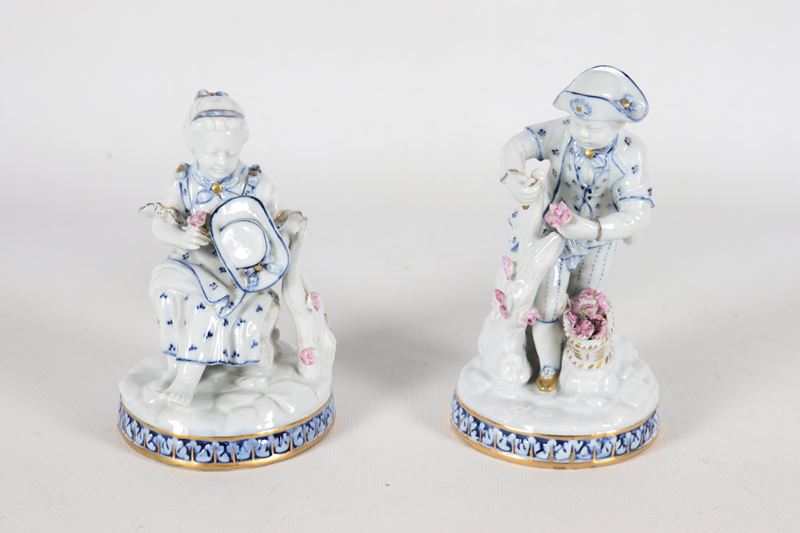 "Fanciulli", coppia di antiche statuine tedesche in porcellana policroma