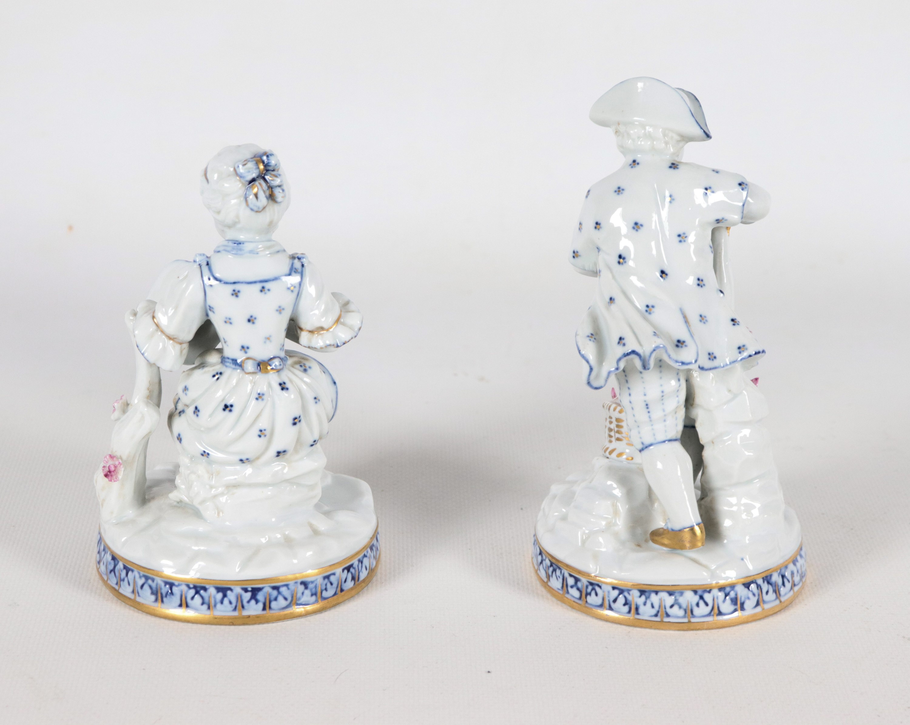 "Fanciulli", coppia di antiche statuine tedesche in porcellana policroma