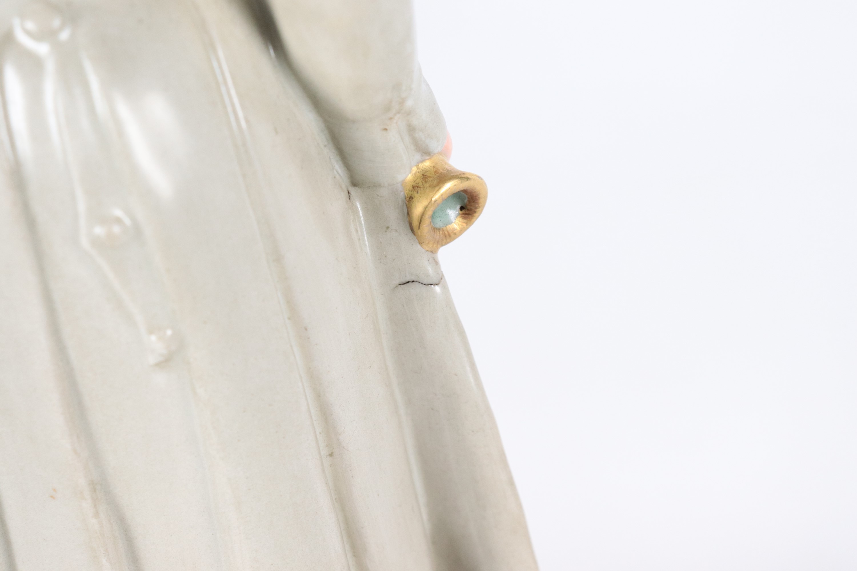 "Napoleone Bonaparte", antica scultura in porcellana policroma, sorretta da base a colonna con lu...