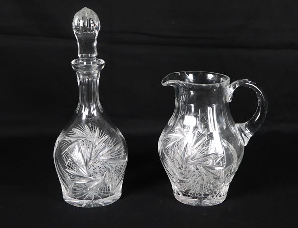Lotto di una caraffa e una bottiglia da vino in cristallo inciso a motivi di spighe (2 pz.)