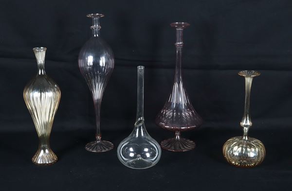 Lotto di cinque vasi portafiore in vetro soffiato di Murano