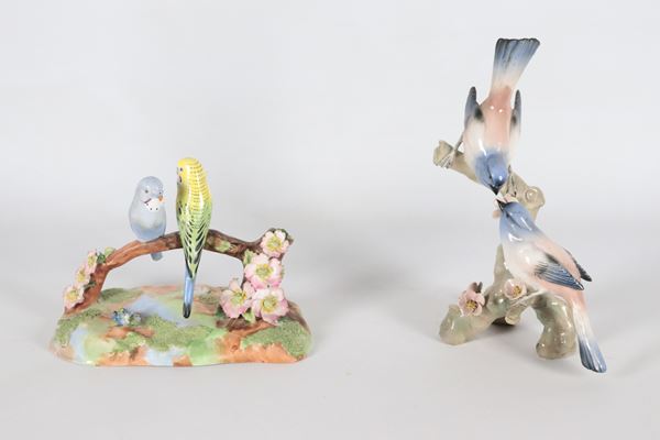  "Uccellini su rami", lotto di due piccoli gruppi in porcellana policroma