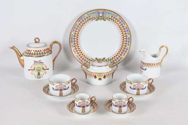 Tete a tete in porcellana Richard Ginori, con decorazioni policrome a motivi egizi e lumeggiature in oro zecchino (8 pz.)