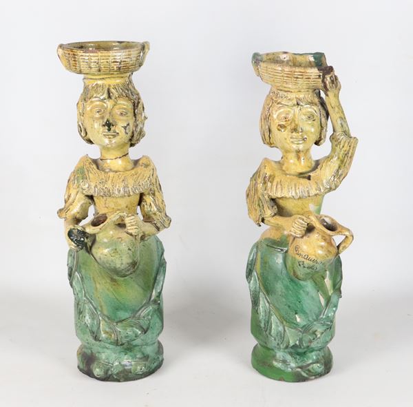 Coppia di bottiglie a foggia di contadine in maiolica calabrese di Seminara