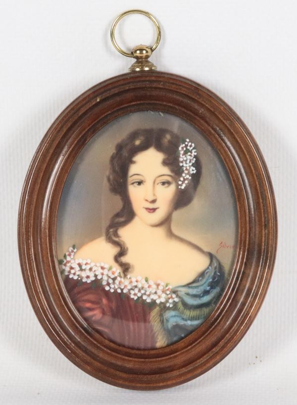 "Giovane dama con fiori", miniatura ovale dipinta in cornicetta in noce