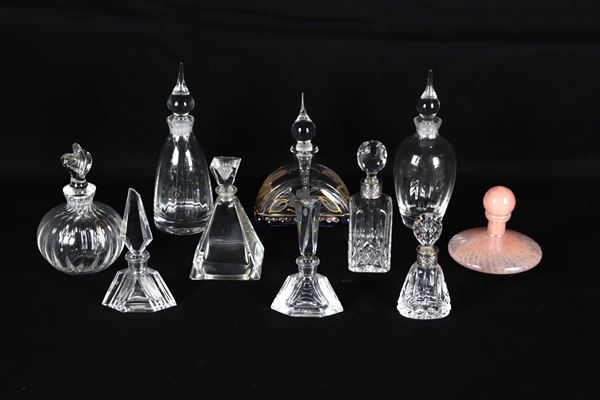 Lotto di dieci bottigliette portaprofumo in cristallo e vetro