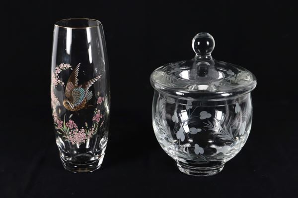 Lotto in cristallo lavorato di un vaso e un portabiscotti (2 pz.)