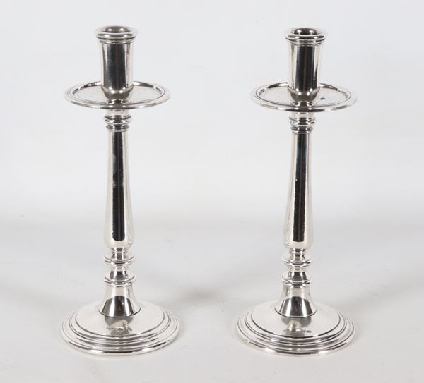Coppia di candelieri in acciaio argentato