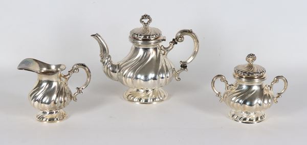 Servizio da caffè in argento cesellato e sbalzato a motivo torchon (3 pz.), gr. 885