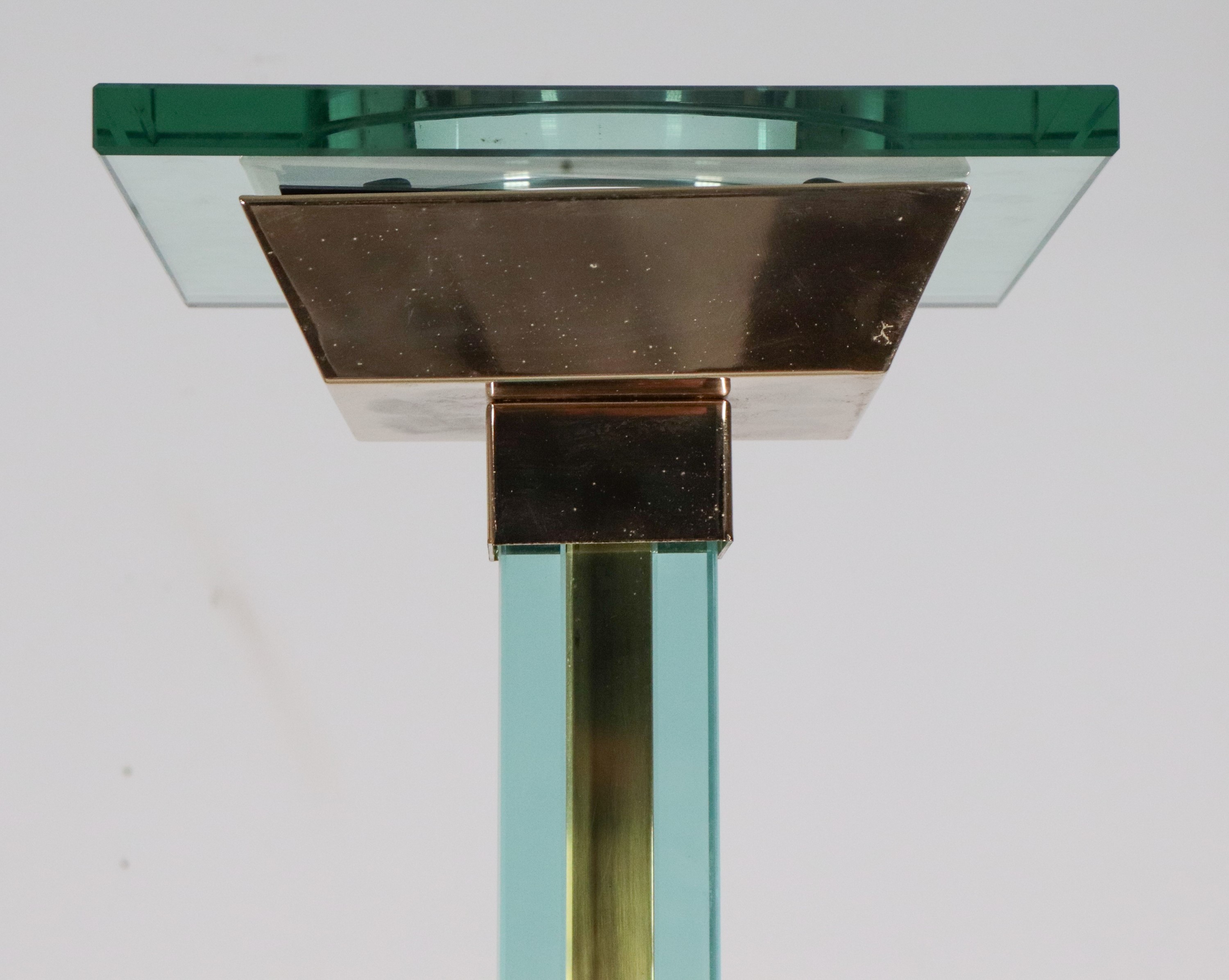 Piantana da terra in vetro verde acqua e guarnizioni in ottone