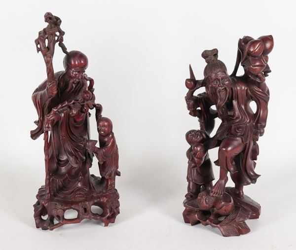 "Contadini", coppia di sculture cinesi in legno intagliato 