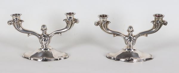 Coppia di doppieri in argento Sterling titolo 925 cesellato e sbalzato, gr. 480
