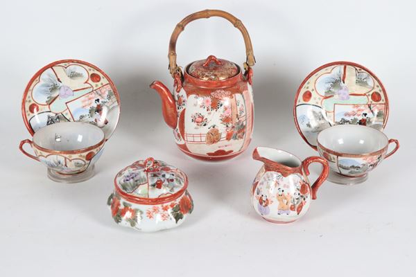 Antico tete a tete in porcellana giapponese, con decorazioni policrome di scene di vita orientale (5 pz.)