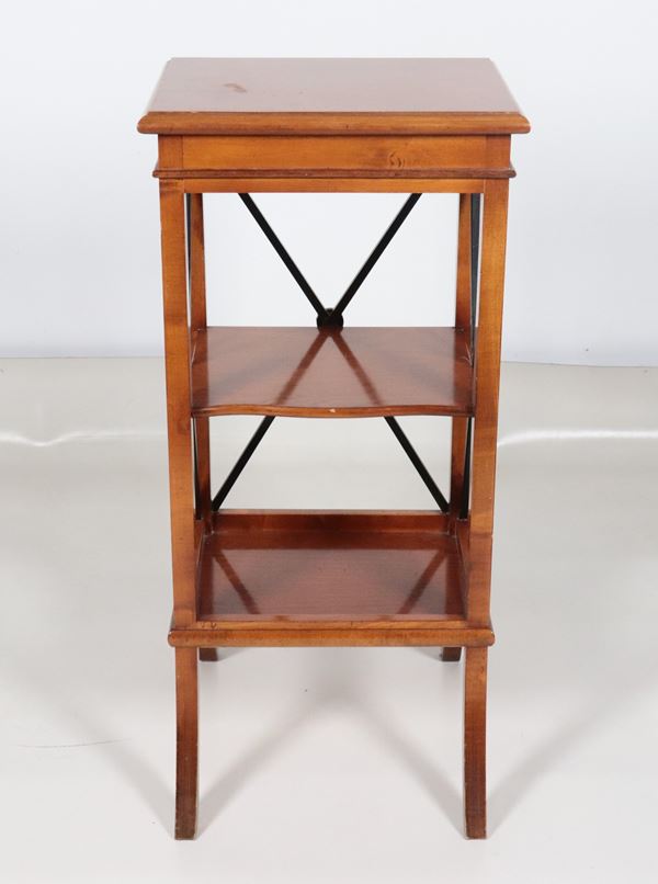 Tavolinetto quadrato in mogano biondo e legno ebanizzato con due ripiani