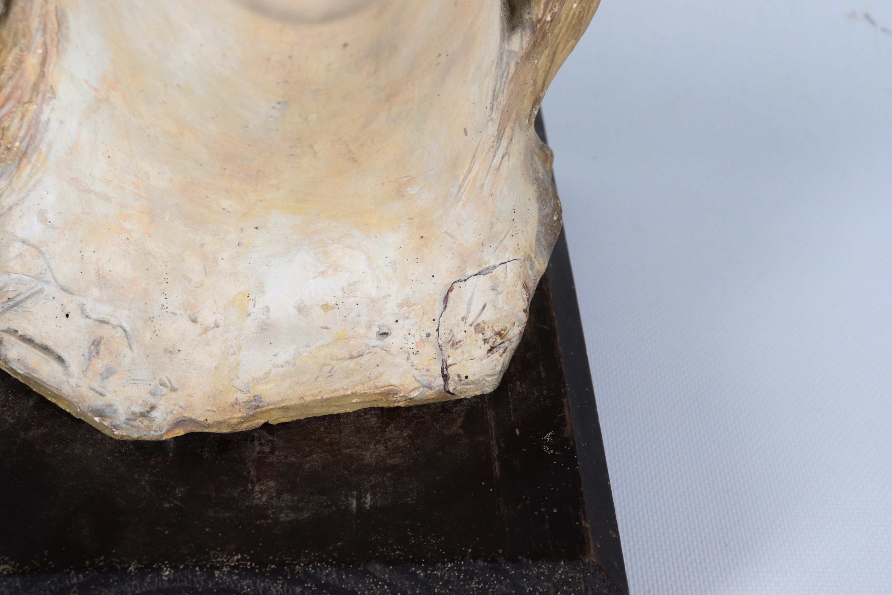 Firmata. "Marina Chaliapine", scultura in terracotta patinata, sorretta da base in legno. Opera e...