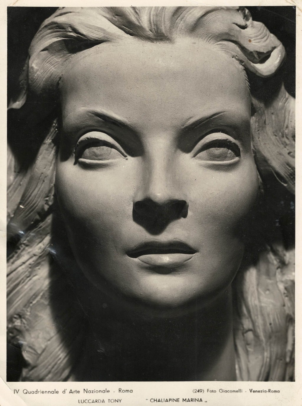 Firmata. "Marina Chaliapine", scultura in terracotta patinata, sorretta da base in legno. Opera e...