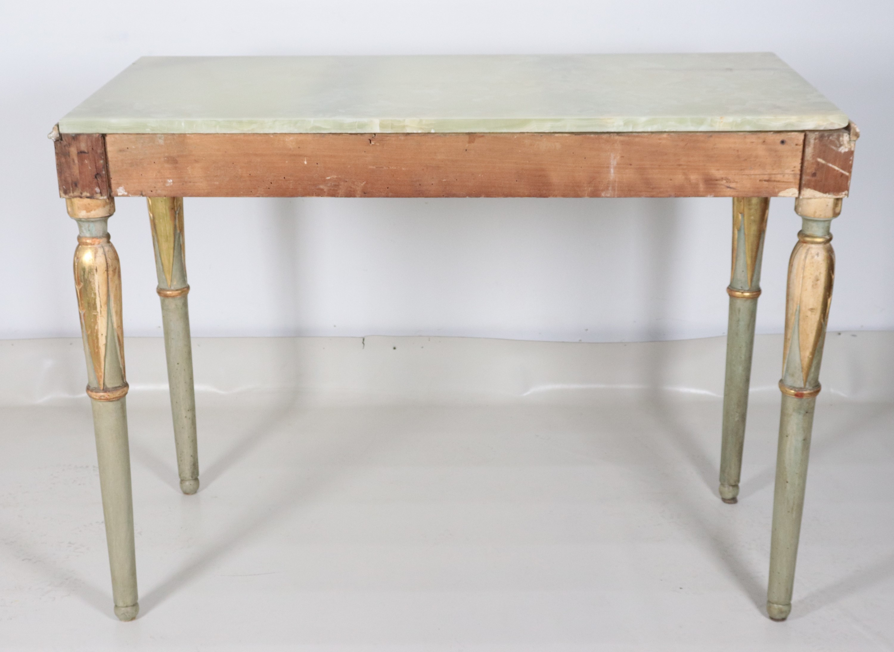 Antica consolle marchigiana Luigi XVI, in legno dorato e laccato verde a motivi di foglie d'acant...