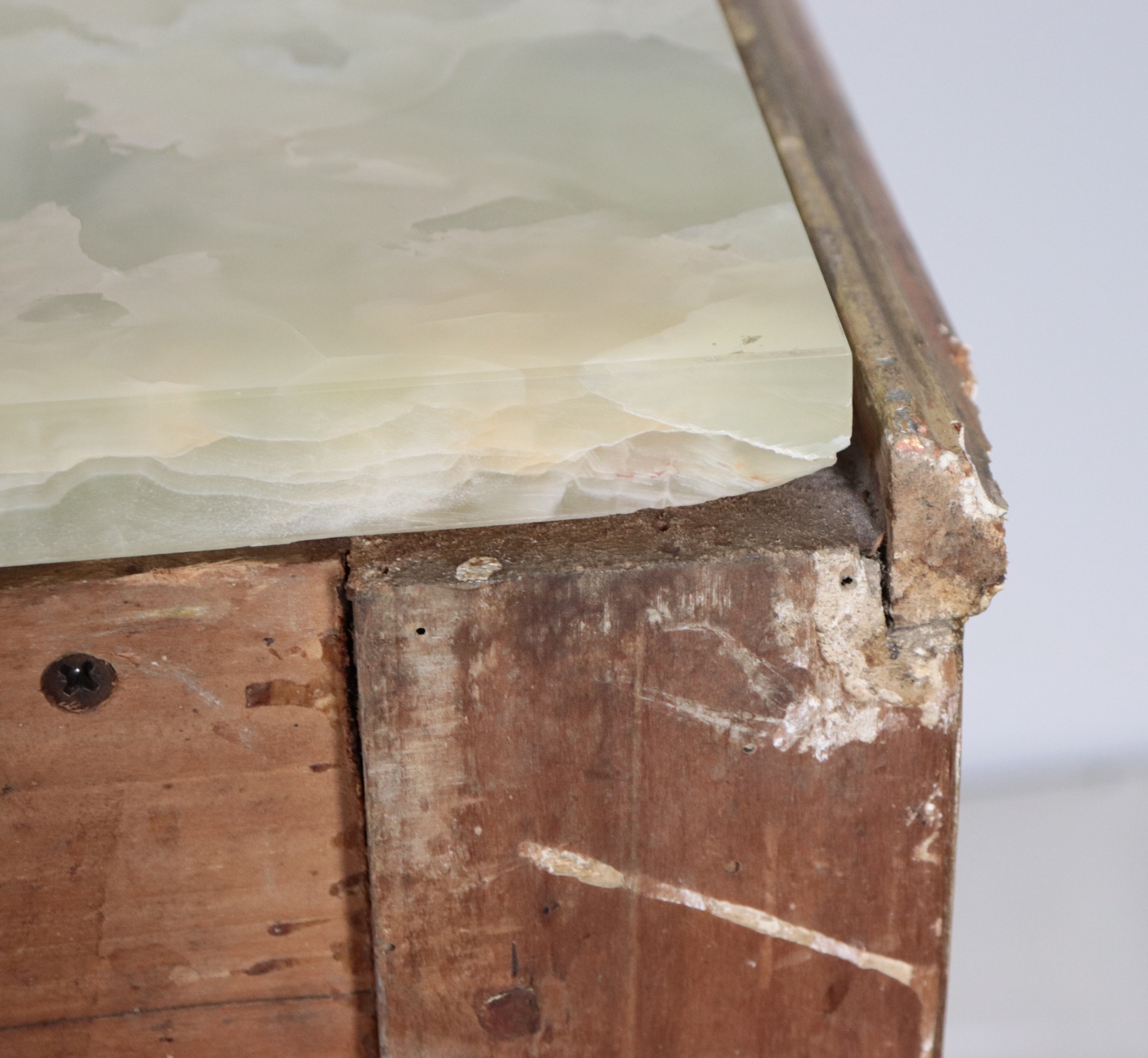 Antica consolle marchigiana Luigi XVI, in legno dorato e laccato verde a motivi di foglie d'acant...