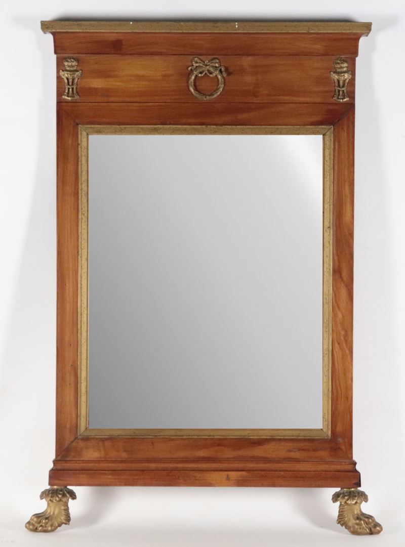 Antica specchiera toscana Impero in noce, con fregi in bronzo dorato e sorretta da due zampe leon...