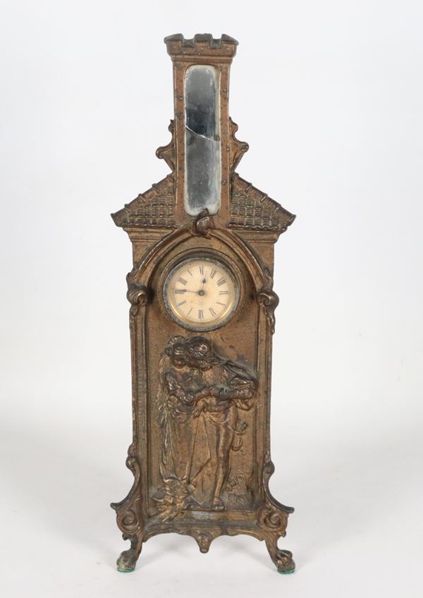 Orologio da tavolo Liberty in metallo bronzato, sbalzato e cesellato