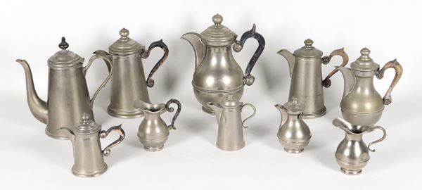 Antico lotto in peltro di cinque caffettiere, due lattiere e tre piccole caffettiere (10 pz.)