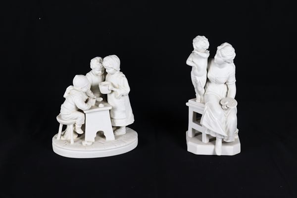 "Mamma con bambini che fanno colazione", lotto di due piccoli gruppi in biscuit bianco