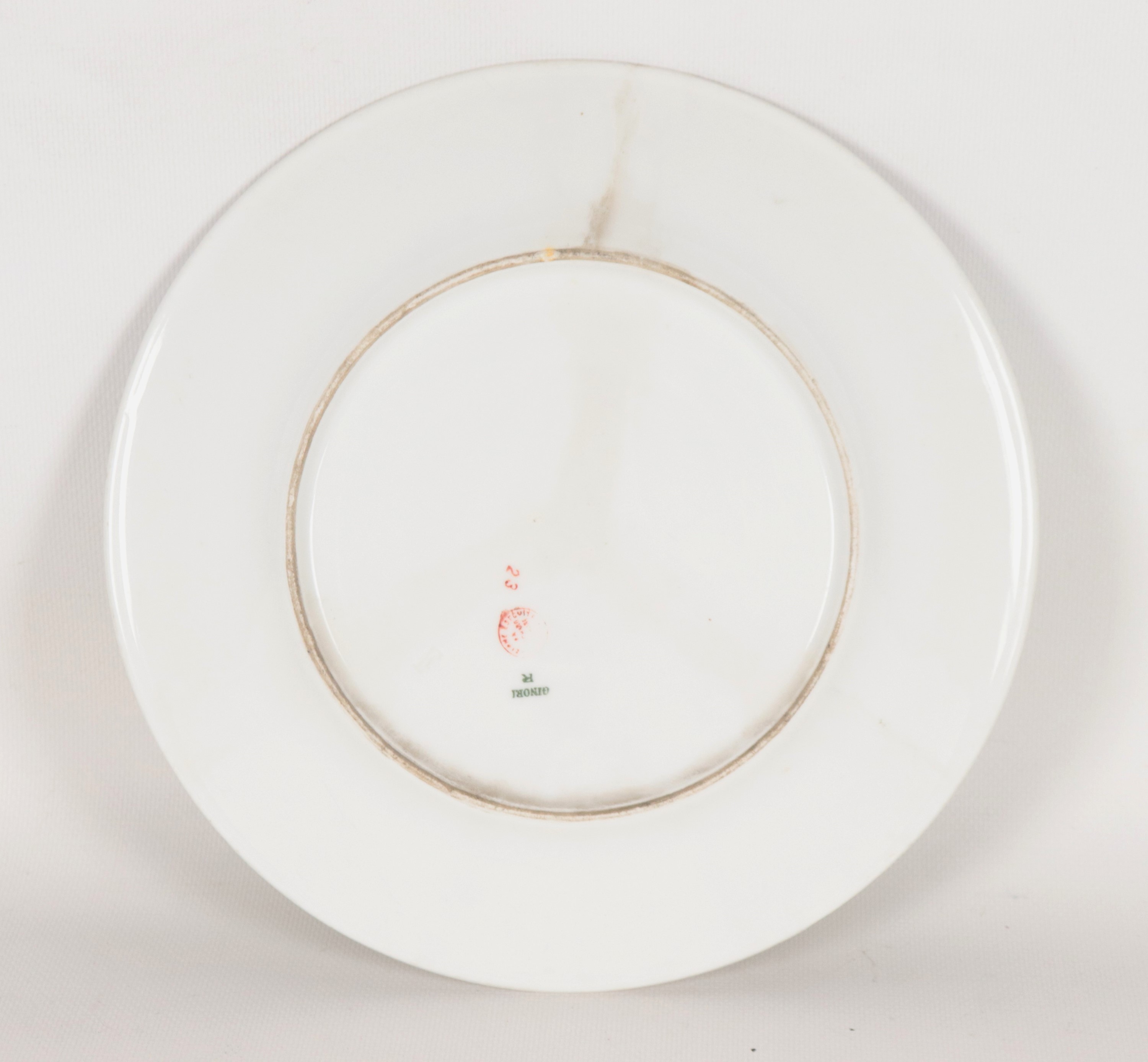 Antico piatto in porcellana bianca Ginori, con al centro scena dipinta "Coriolano e la madre Vetu...