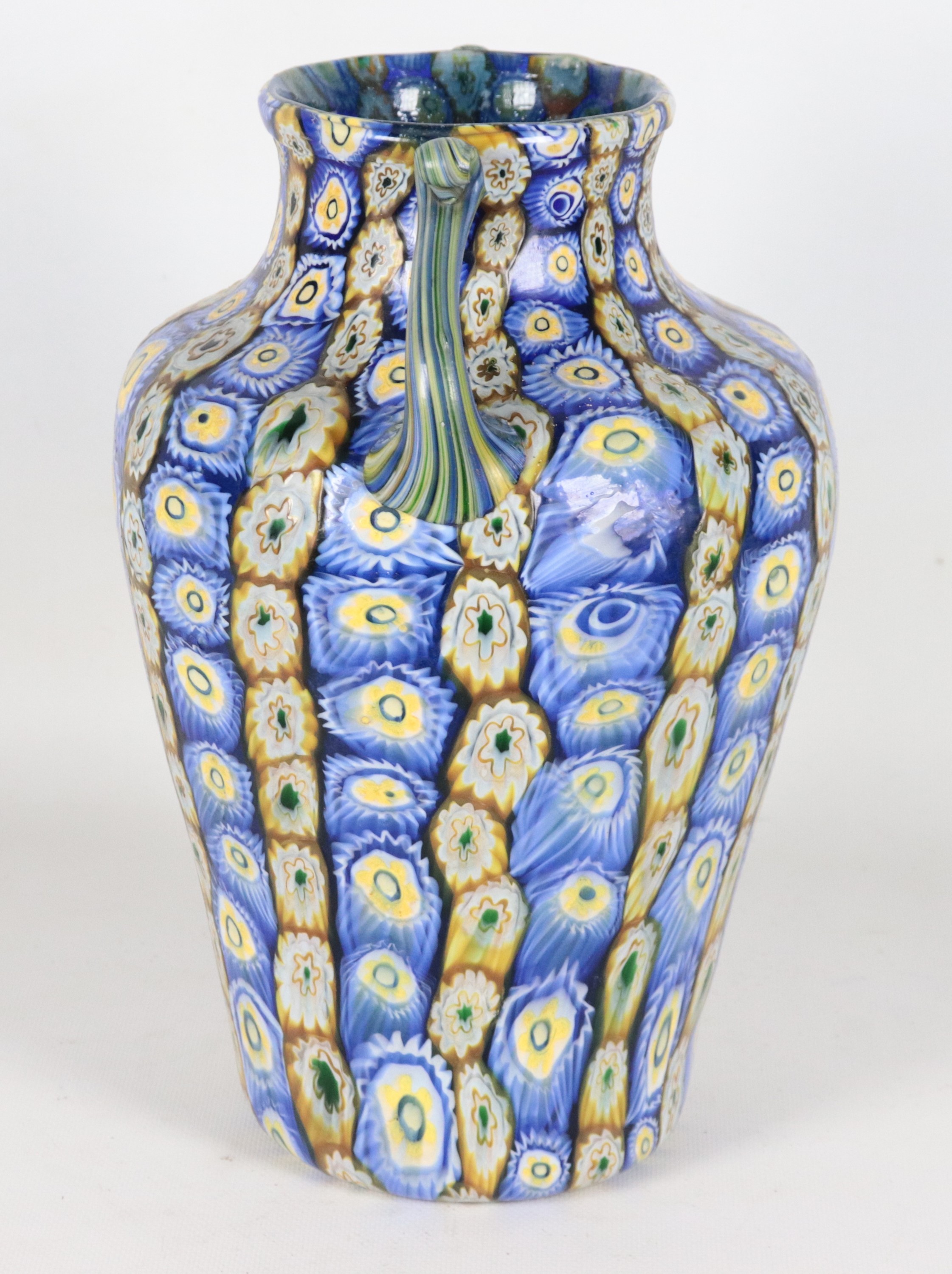 Vaso in vetro soffiato di Murano Fratelli Toso, a forma di anfora biansata con decoro di murrine ...