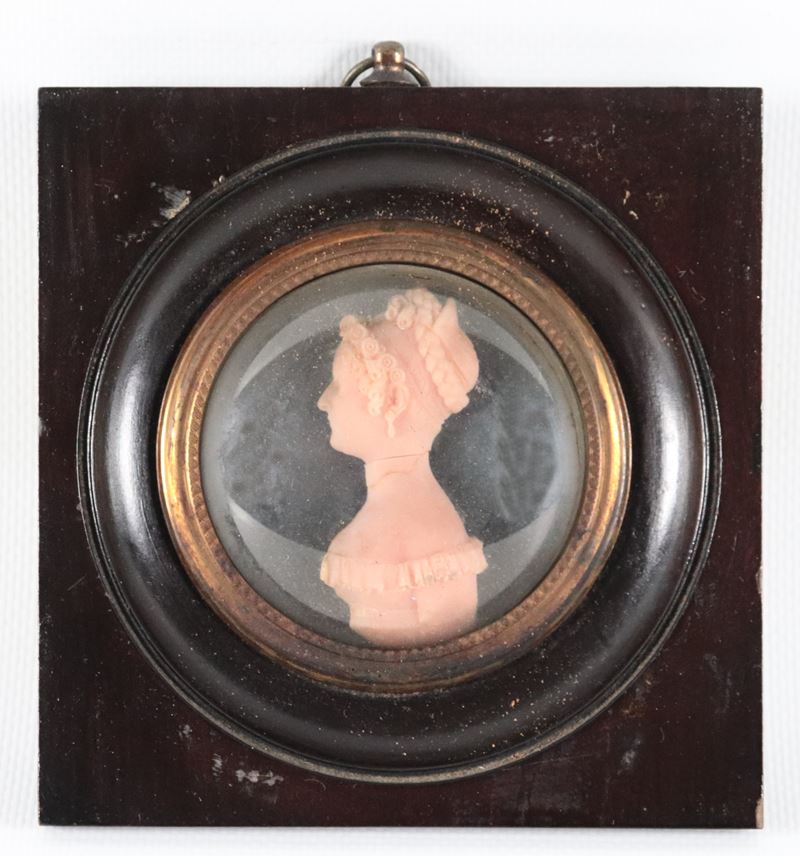 "Profilo di giovane nobildonna", antica miniatura a cera. Siglata e datata sul retro F.P. fece 18...