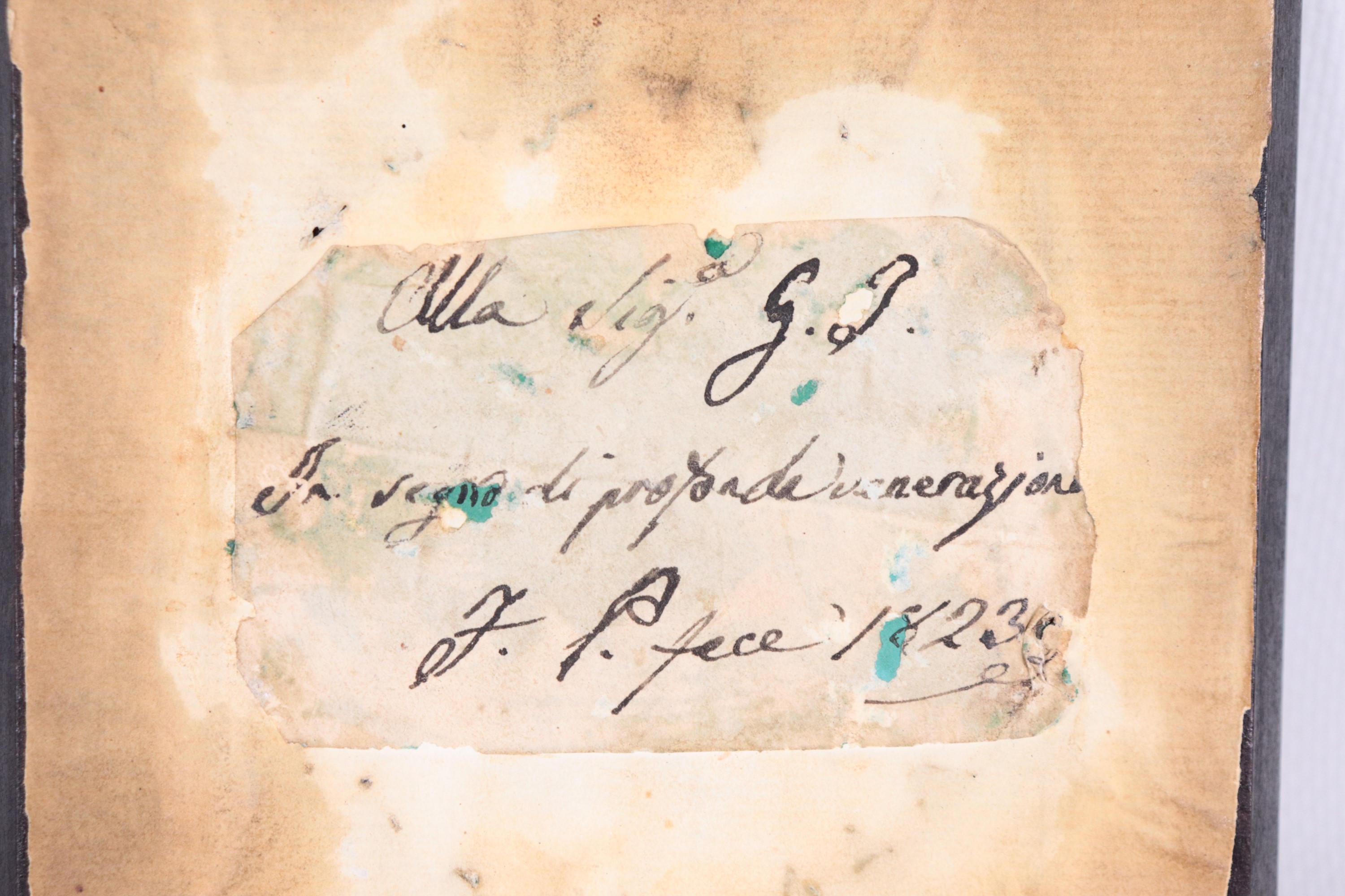 "Profilo di giovane nobildonna", antica miniatura a cera. Siglata e datata sul retro F.P. fece 18...