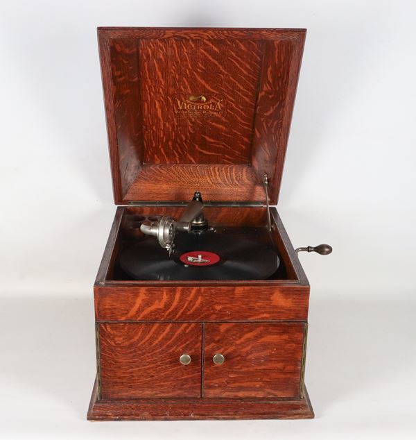 Grammofono a manovella Victor Victrola Modello VV-VIII numero di serie 69529F