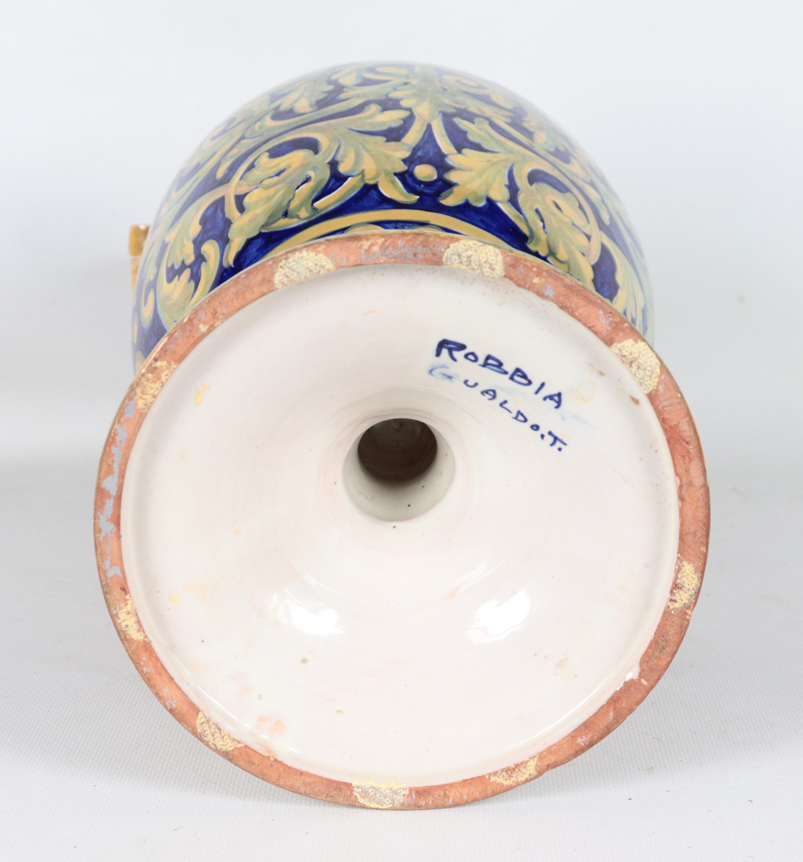 Vaso n maiolica lustrata Gualdo Tadino, con decori in oro su fondo blu e anse a foggia di drago