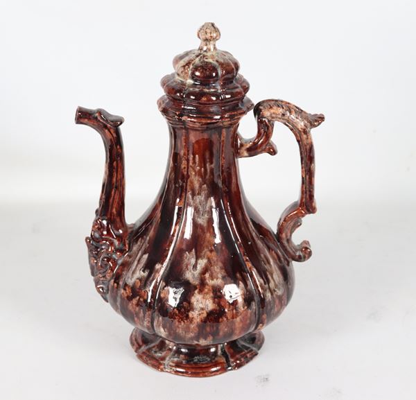 Caffettiera in terracotta smaltata di linea Luigi XV