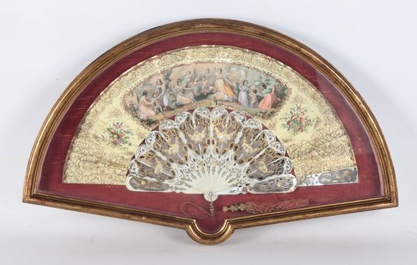 Antico ventaglio con scena dipinta raff.te "Allegoria di Vestali con Putti"